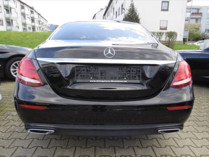 
								Mercedes-Benz E 220 full									