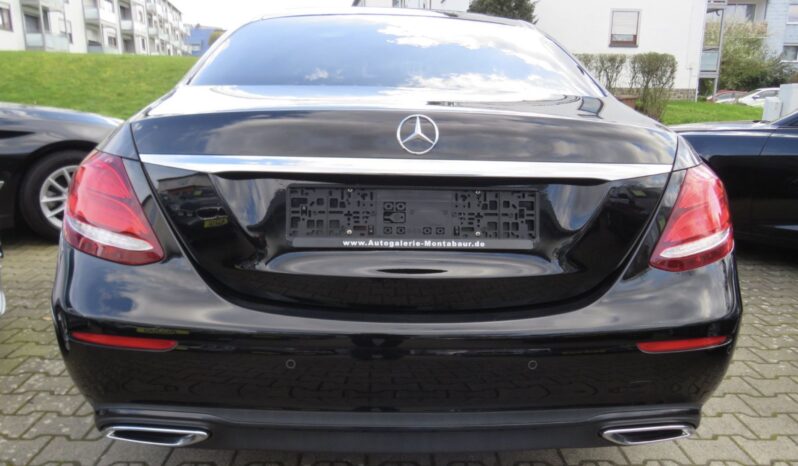 
								Mercedes-Benz E 220 full									