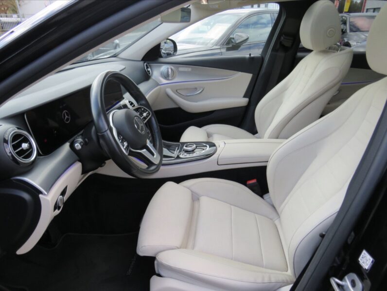 
								Mercedes-Benz E 220 full									