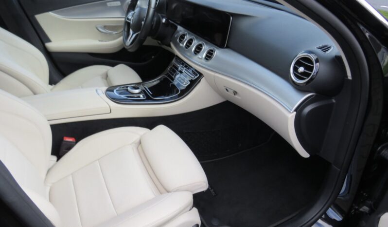
								Mercedes-Benz E 220 full									