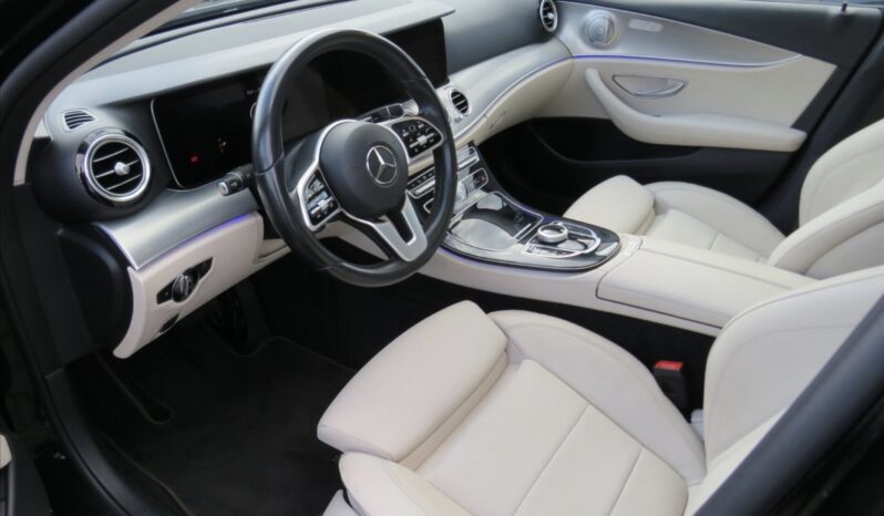 
								Mercedes-Benz E 220 full									