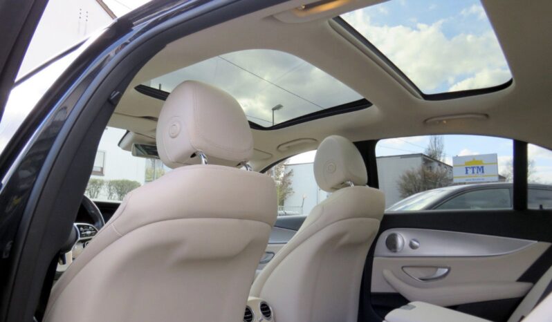 
								Mercedes-Benz E 220 full									