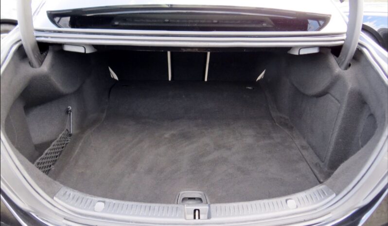 
								Mercedes-Benz E 220 full									