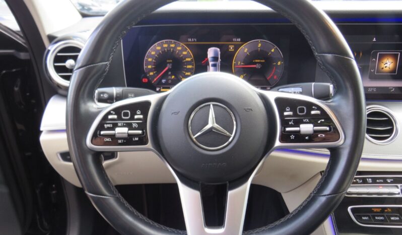 
								Mercedes-Benz E 220 full									