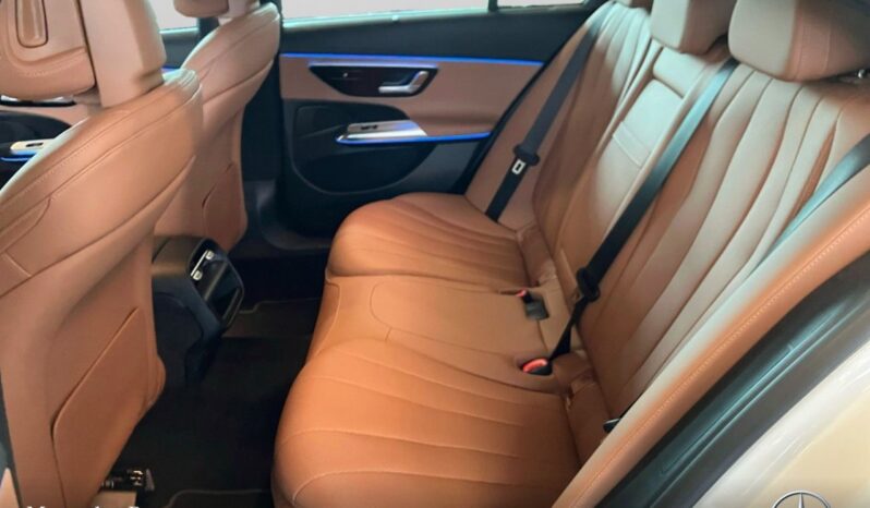 
								Mercedes-Benz E 300 e 4M Avantgarde Adv+/DISTR/SUPERSCREEN/360 full									