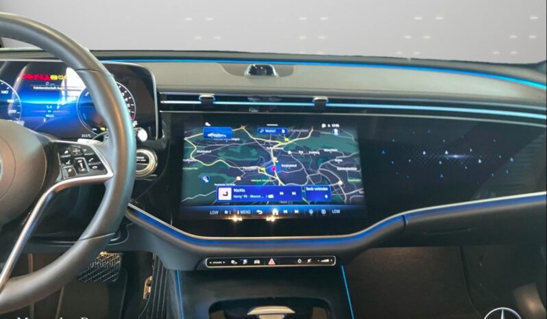 
								Mercedes-Benz E 300 e 4M Avantgarde Adv+/DISTR/SUPERSCREEN/360 full									