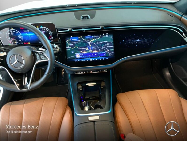 
								Mercedes-Benz E 300 e 4M Avantgarde Adv+/DISTR/SUPERSCREEN/360 full									