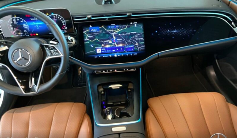 
								Mercedes-Benz E 300 e 4M Avantgarde Adv+/DISTR/SUPERSCREEN/360 full									