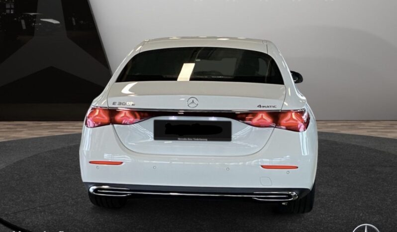 
								Mercedes-Benz E 300 e 4M Avantgarde Adv+/DISTR/SUPERSCREEN/360 full									