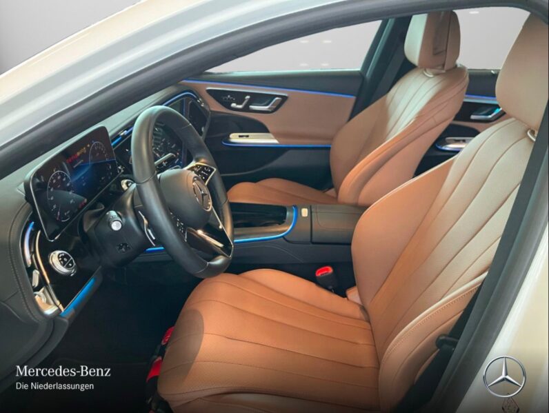 
								Mercedes-Benz E 300 e 4M Avantgarde Adv+/DISTR/SUPERSCREEN/360 full									