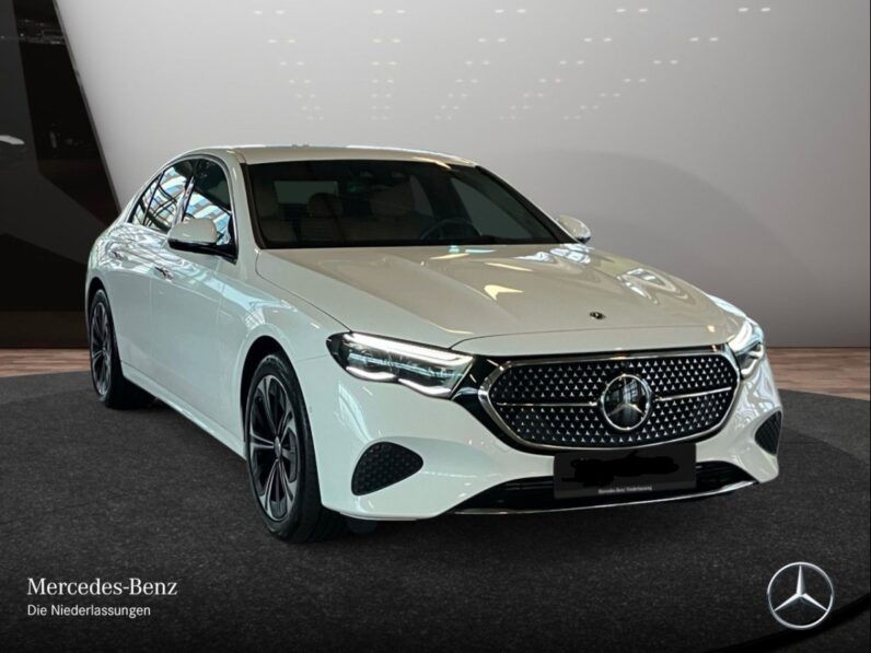 
								Mercedes-Benz E 300 e 4M Avantgarde Adv+/DISTR/SUPERSCREEN/360 full									