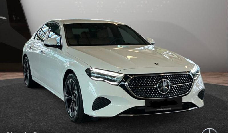 
								Mercedes-Benz E 300 e 4M Avantgarde Adv+/DISTR/SUPERSCREEN/360 full									