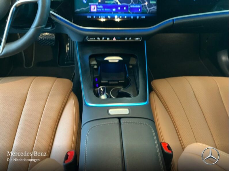 
								Mercedes-Benz E 300 e 4M Avantgarde Adv+/DISTR/SUPERSCREEN/360 full									