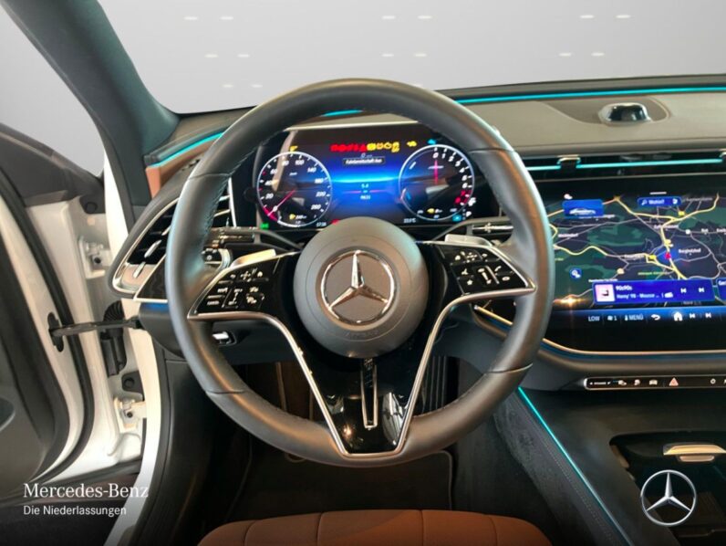 
								Mercedes-Benz E 300 e 4M Avantgarde Adv+/DISTR/SUPERSCREEN/360 full									