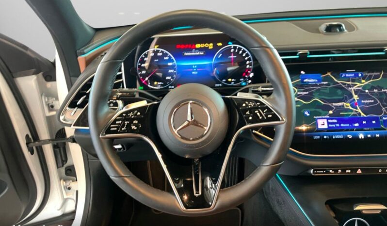 
								Mercedes-Benz E 300 e 4M Avantgarde Adv+/DISTR/SUPERSCREEN/360 full									