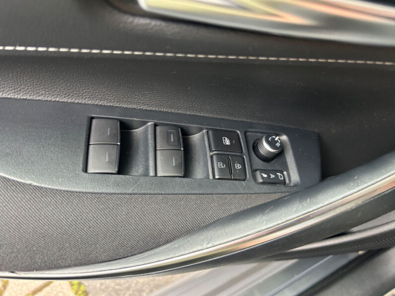 
								Toyota Corolla Touring Sports Hybrid Team D 2.0 Bi-Led full									