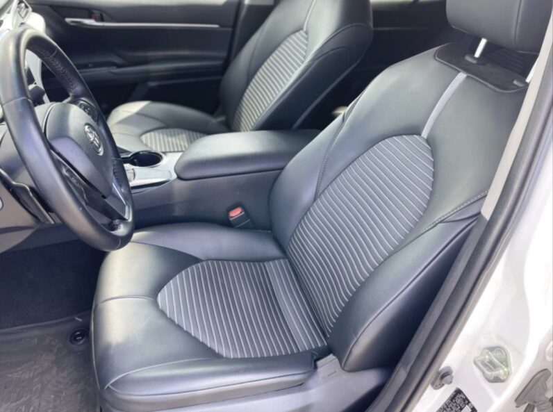 
								Toyota Camry i,SE/ACC/AUTOMAT/ full									