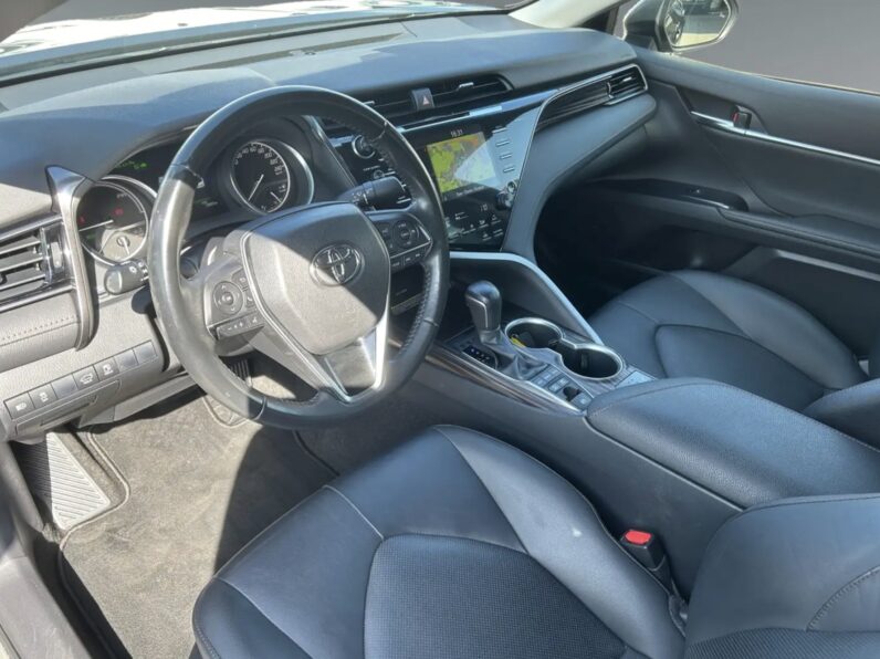 
								Toyota Camry 2.5 Executive + LED + NAVI + SHZ + LED + RFK full									