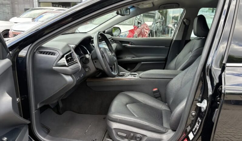 
								Toyota Camry 2.5 Executive + LED + NAVI + SHZ + LED + RFK full									