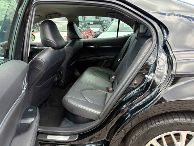 
								Toyota Camry 2.5 Executive + LED + NAVI + SHZ + LED + RFK full									