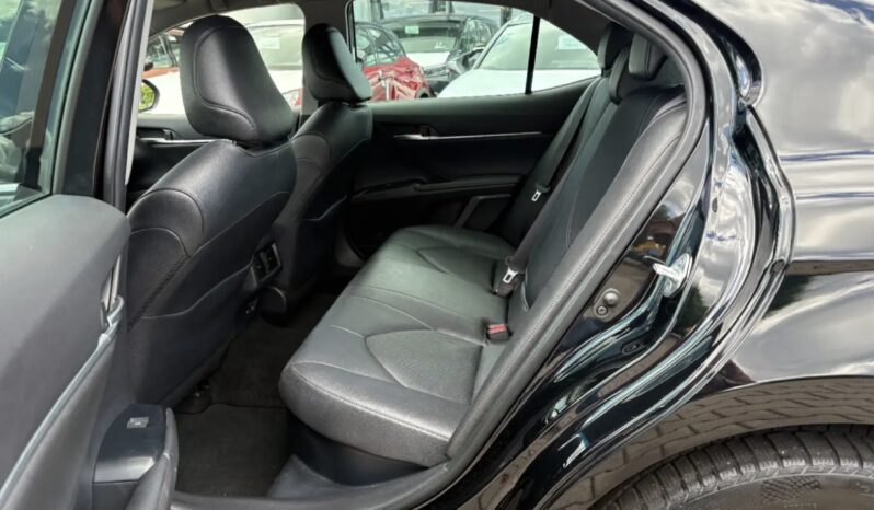 
								Toyota Camry 2.5 Executive + LED + NAVI + SHZ + LED + RFK full									