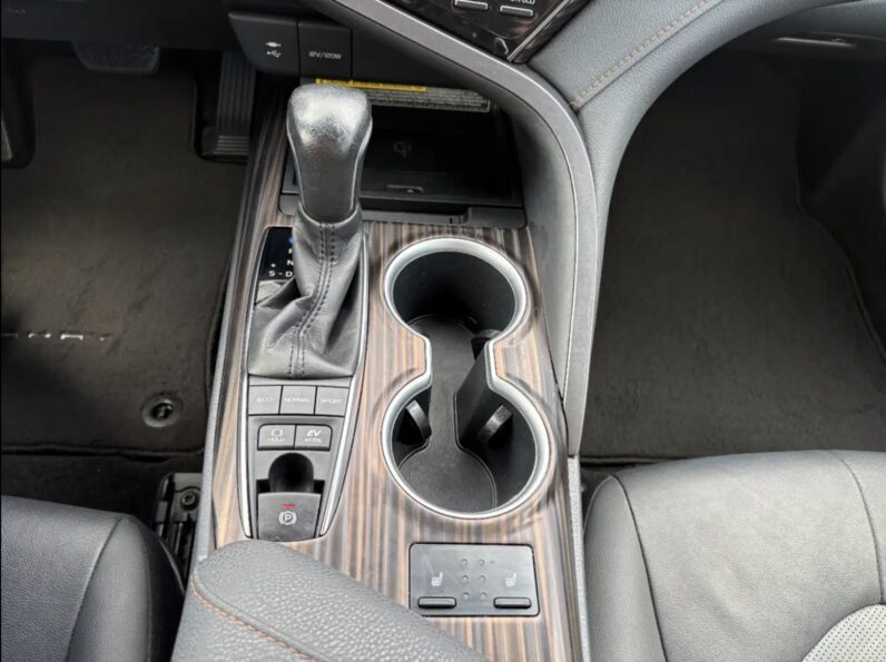 
								Toyota Camry 2.5 Executive + LED + NAVI + SHZ + LED + RFK full									