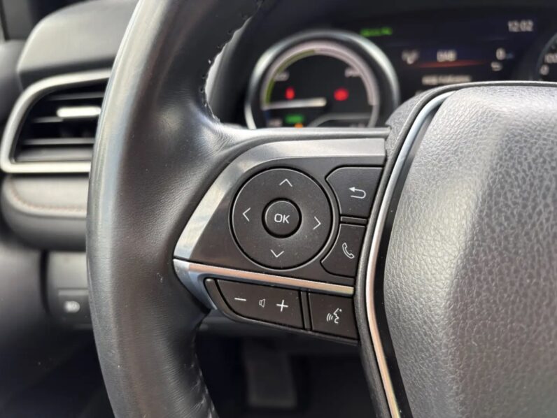 
								Toyota Camry 2.5 Executive + LED + NAVI + SHZ + LED + RFK full									