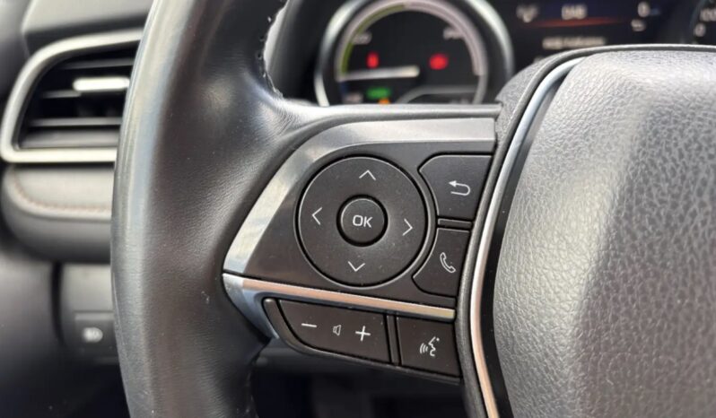 
								Toyota Camry 2.5 Executive + LED + NAVI + SHZ + LED + RFK full									
