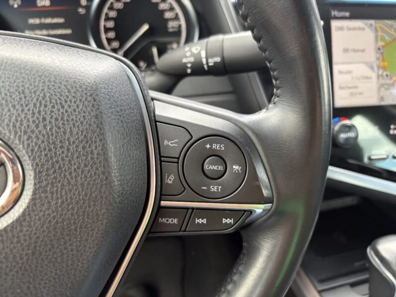 
								Toyota Camry 2.5 Executive + LED + NAVI + SHZ + LED + RFK full									