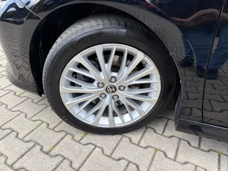 
								Toyota Camry 2.5 Executive + LED + NAVI + SHZ + LED + RFK full									