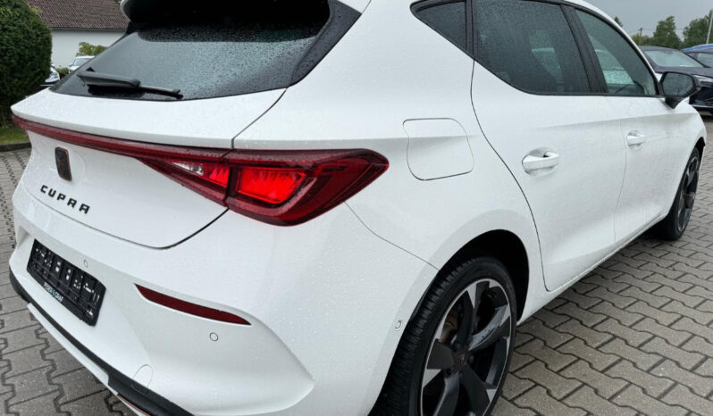 
								Cupra Leon Lim 1.4TSI e-Hybrid ACC SHZ sistem de navigație cu cameră full									