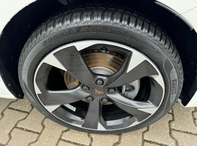 
								Cupra Leon Lim 1.4TSI e-Hybrid ACC SHZ sistem de navigație cu cameră full									