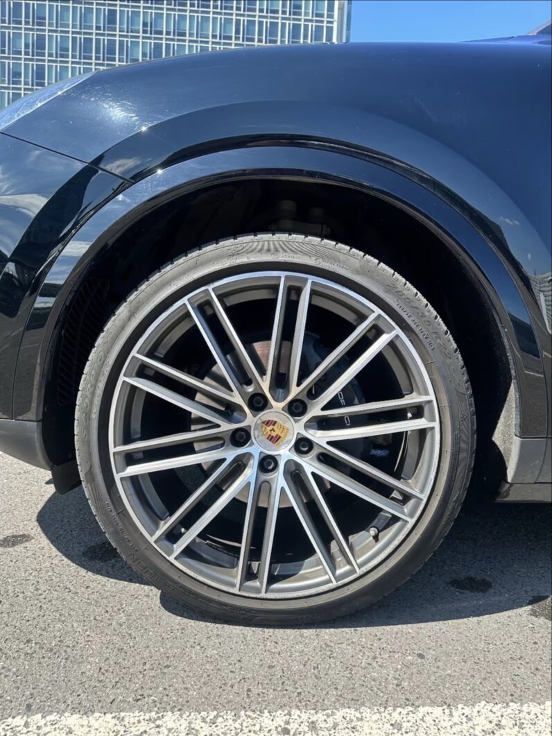 
								Porsche Cayenne 3.0 V6 Tiptronic full									