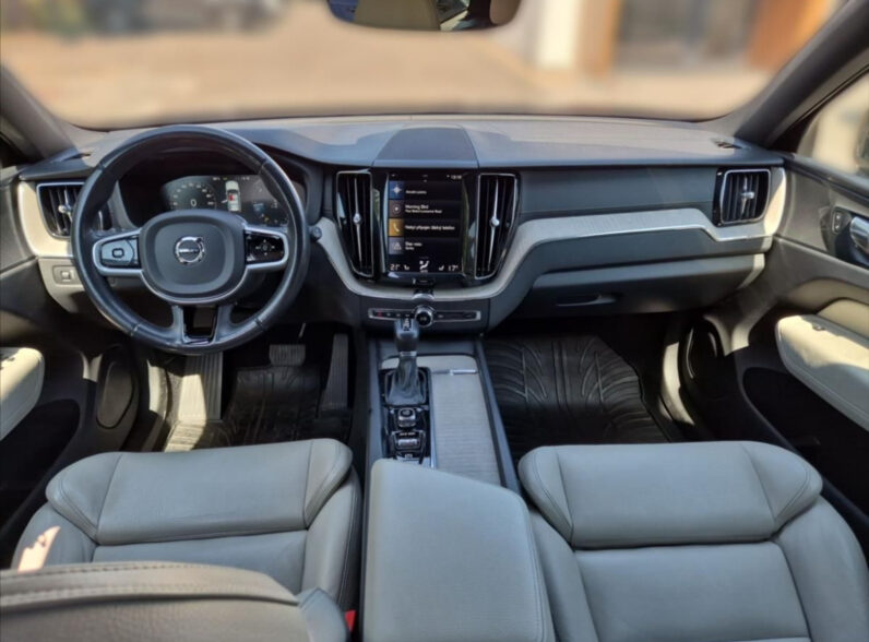
								Volvo XC 60 D5 AWD full									