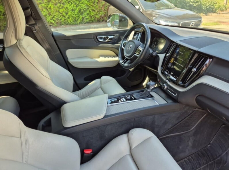 
								Volvo XC 60 D5 AWD full									